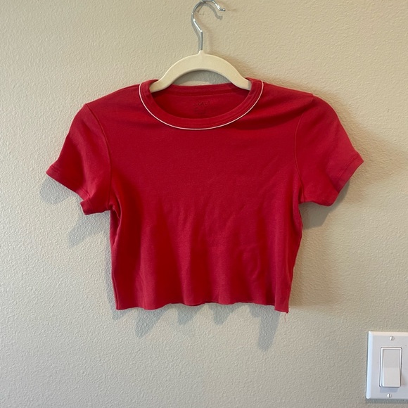 Brandy Melville Cropped Tee - Picture 2 of 5